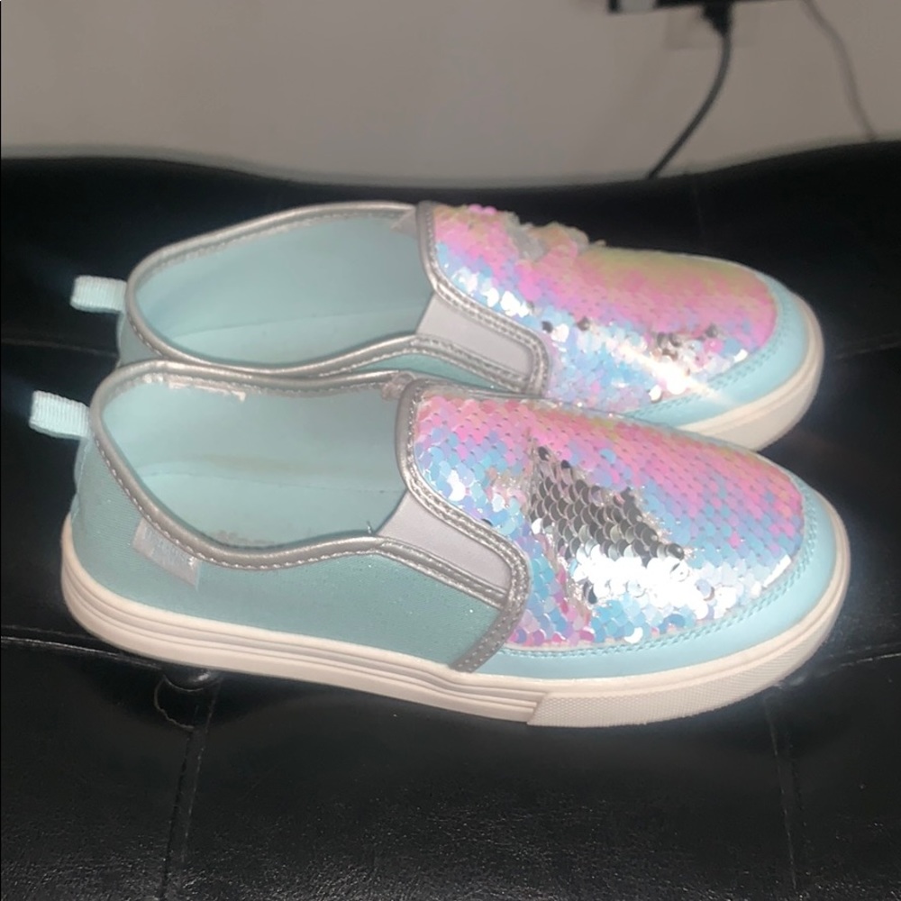 Shoes - Picture 2 of 3
